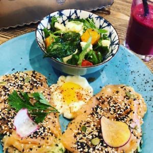 LA TARTINE DE DOUDOU SERVIE AVEC FRITES